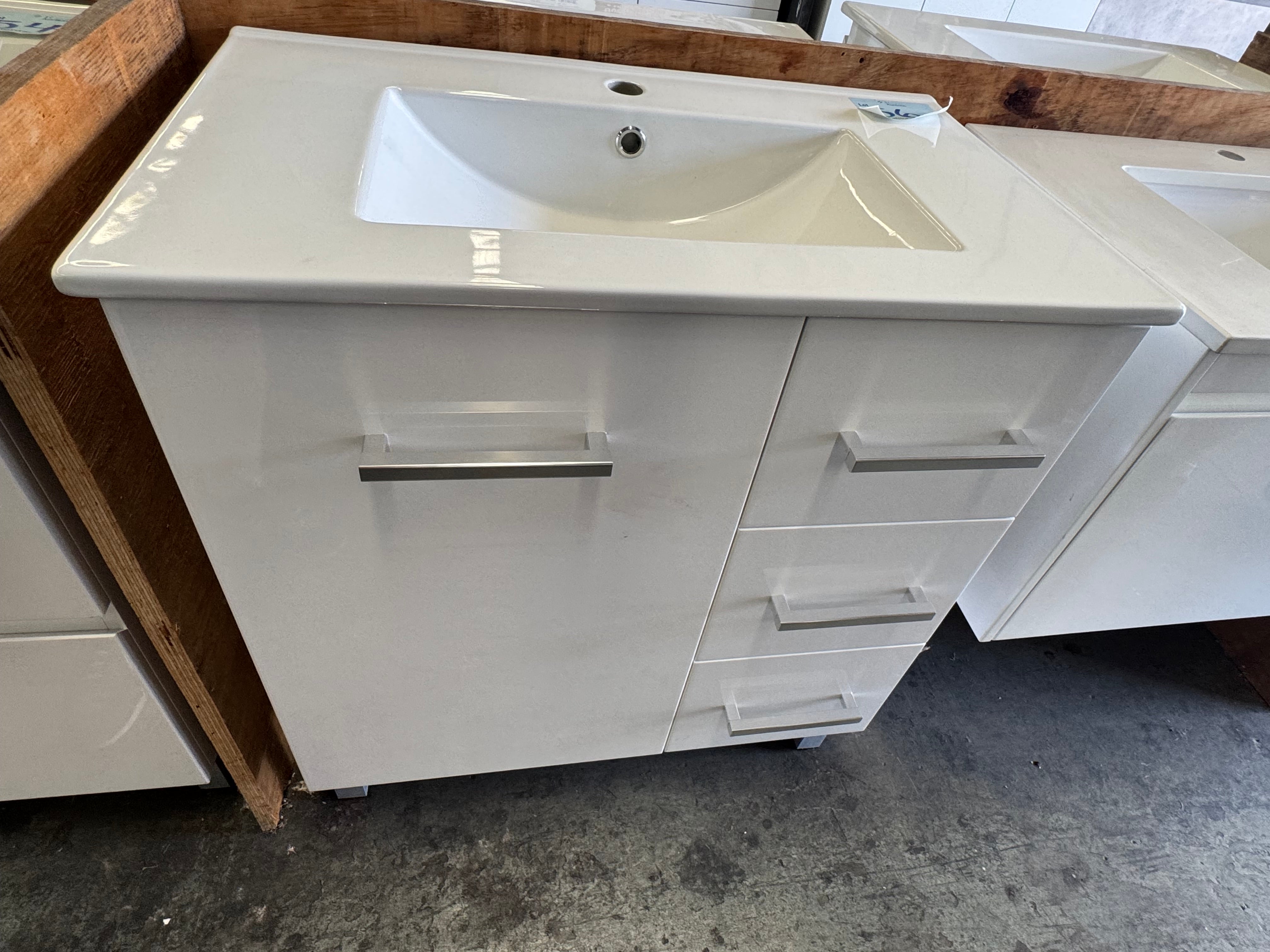 750mm Encore White gloss vanity (Pick up only)